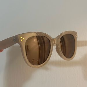 I sea sunglasses; like new.